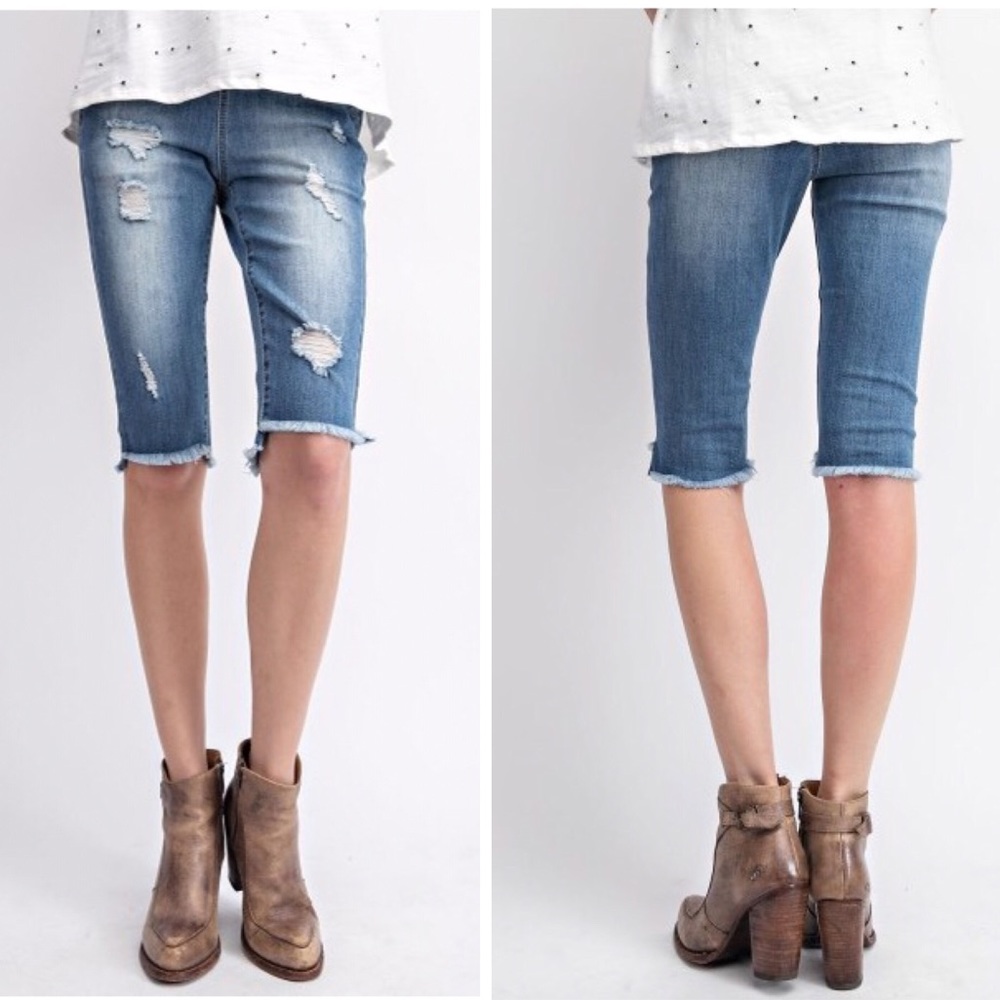 $ FIRM 🌷Distressed Denim Capri Shorts